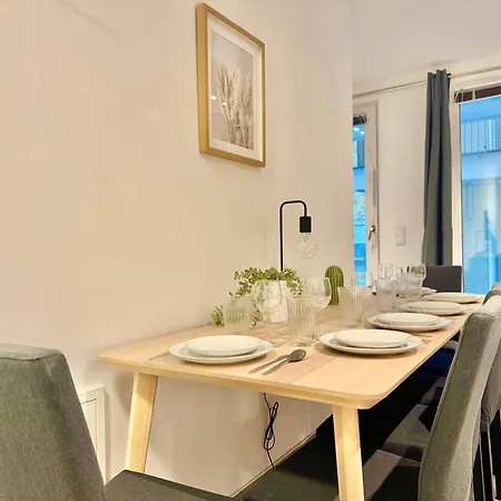 아파트 Stylish Near Vienna