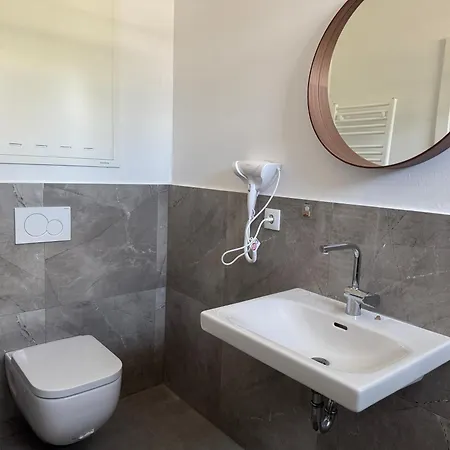 아파트 Stylish Near Vienna *